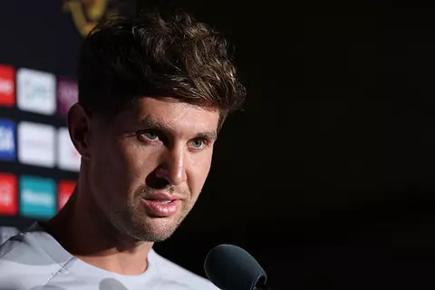 ستونز: مررت ببعض اللحظات الصعبة بالموسم الماضي.. وأريد البقاء في مانشستر سيتي